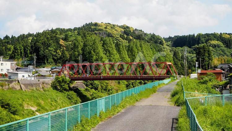 初夏の夷隅川＆外廻橋（千葉県・大多喜町） 初夏,大多喜町,外廻橋の写真素材