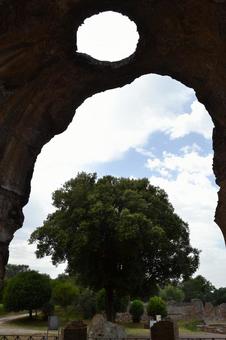 イタリア ハドリアヌス ヴィッラ・アドリアーナ 古代 ティヴォリ 歴史 廃墟 遺跡 遺構 建築 観光 ヨーロッパ イタリア ハドリアヌス ヴィッラ・アドリアーナ 古代 ティヴォリ 歴史 廃墟 遺跡 遺構 建築 観光 ヨーロッパの写真