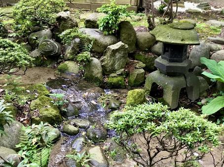 小川と石灯籠 小川と石灯籠 石灯籠,自然,ナチュラルの写真素材
