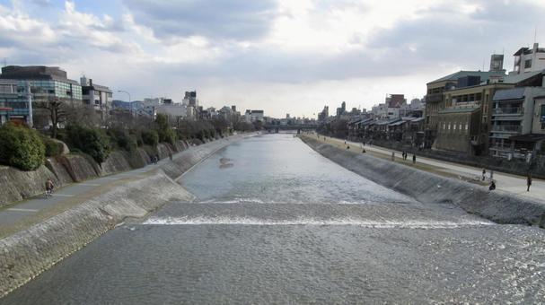冬の鴨川〜三条大橋より〜 冬の鴨川〜三条大橋より〜の写真