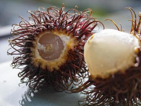 南国果実ランブータンの瑞々しい断面 ランブータン,果物,トロピカルの写真素材