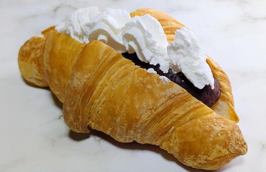 クリームクロワッサン-02 クリーム,クロワッサン,デザートの写真素材