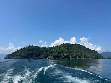竹生島クルーズ船からの風景 竹生島クルーズ船からの風景の写真