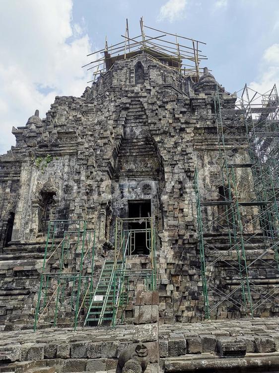 修復中のインドネシア　カラサン寺院 カラサン寺院,インドネシア,修復中の写真素材