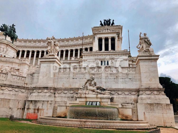 ヴィットーリオ・エマヌエーレ2世記念堂 海外,ヨーロッパ,イタリアの写真素材