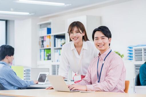 オフィスで働くビジネスマン。 ビジネス,人物,日本人の写真素材