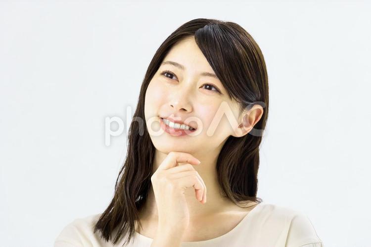 考える女性　見上げる　ビジネス ビジネスウーマン,女性,見上げるの写真素材