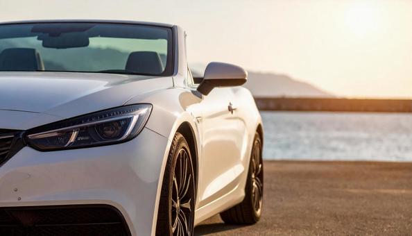 海が見える埠頭に止められたオープンカーの写真