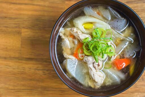 具だくさん豚汁 豚汁,味噌汁,和食の写真素材