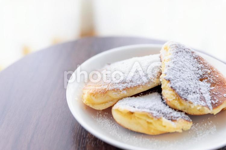 手作りパンケーキと粉砂糖のスイーツ写真 パンケーキ,スフレパンケーキ,ふわふわパンケーキの写真素材