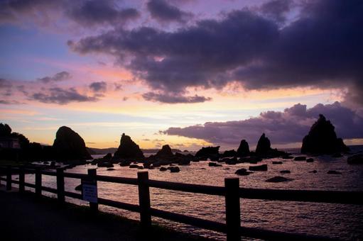 橋杭岩の朝焼け 橋杭岩の朝焼けの写真