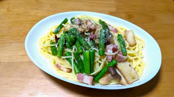 ベーコンとアスパラのペペロンチーノ ベーコンとアスパラのペペロンチーノ パスタ,オイルパスタ,ペペロンチーノの写真素材