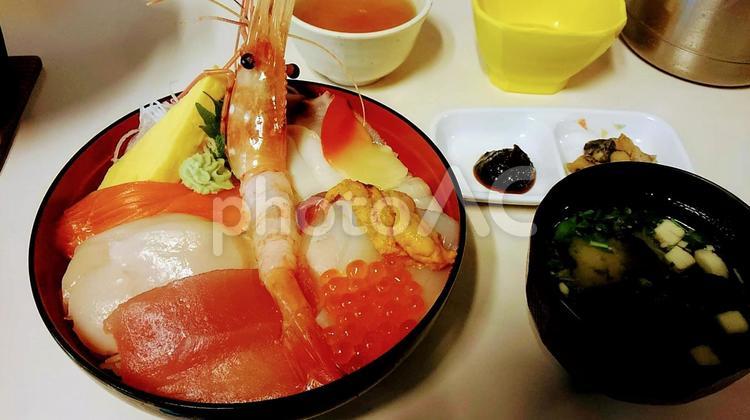 美味しそうな北海道の海鮮丼 海鮮,海鮮丼,魚介類の写真素材
