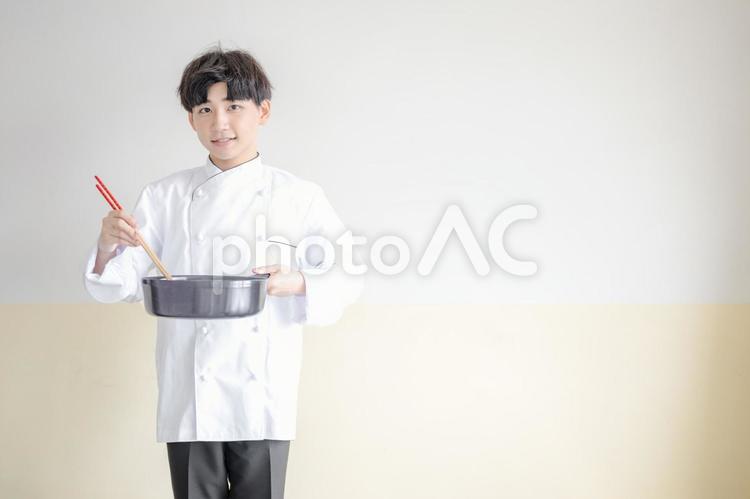 使いやすいコピースペースと料理する男性 料理,シェフ,コックの写真素材