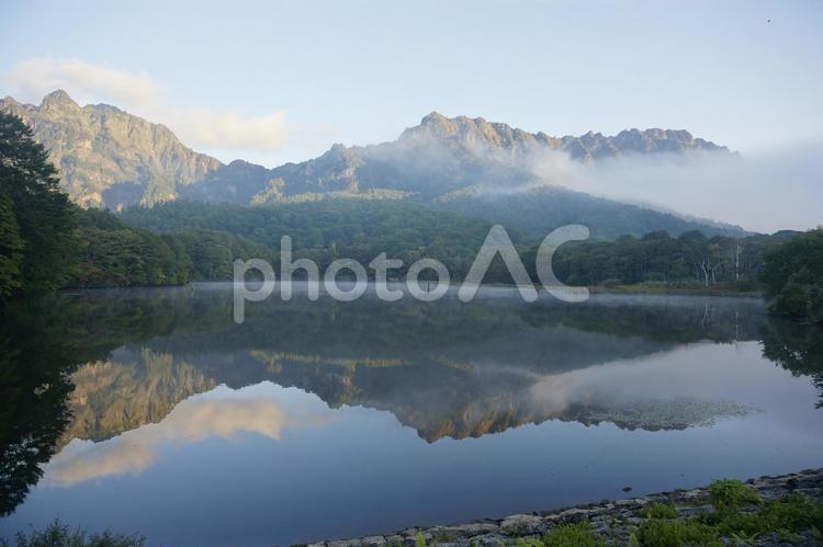 鏡池から見た戸隠山 戸隠山,風景,景色の写真素材