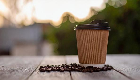 テイクアウトのコーヒー テイクアウトのコーヒーの写真