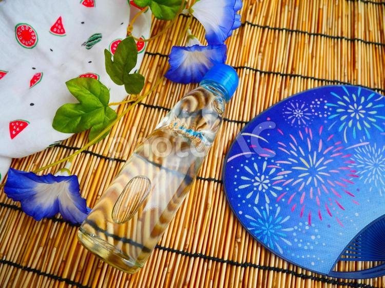 夏のイメージ.4 夏,うちわ,ラムネの写真素材