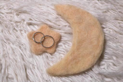 星と月のリングピロー 星と月のリングピローの写真