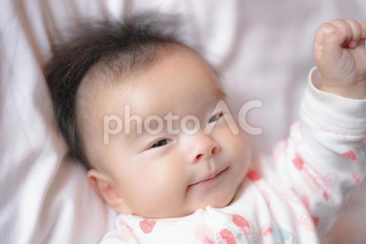 手を認識する赤ちゃん(その１２) 赤ちゃん,家族,日本人の写真素材