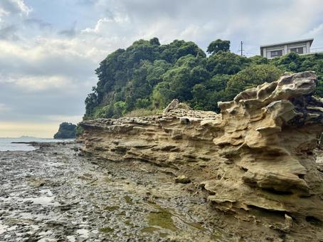 山口県彦島 竹ノ子島の磯辺 山口県彦島 竹ノ子島の磯辺 瀬戸内海,関門海峡,雲の写真素材