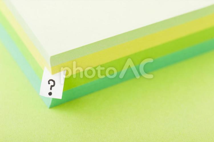 クエスチョンマークとメモ帳 はてな,アクセント,クエスチョンの写真素材