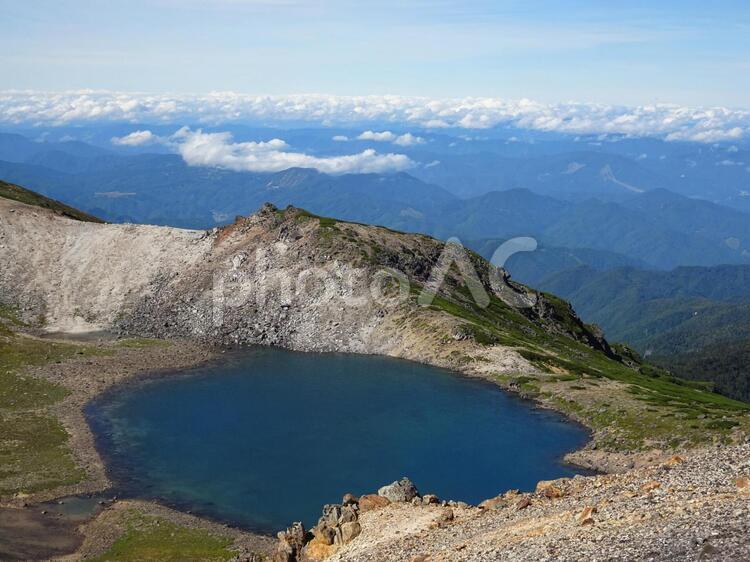 乗鞍岳から望む山並み６　権現池 山並み,権現池,朝の写真素材