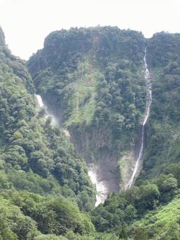 富山県-称名滝とハンノキ滝-遠景 富山県-称名滝とハンノキ滝-遠景 称名滝,滝,国指定名勝の写真素材