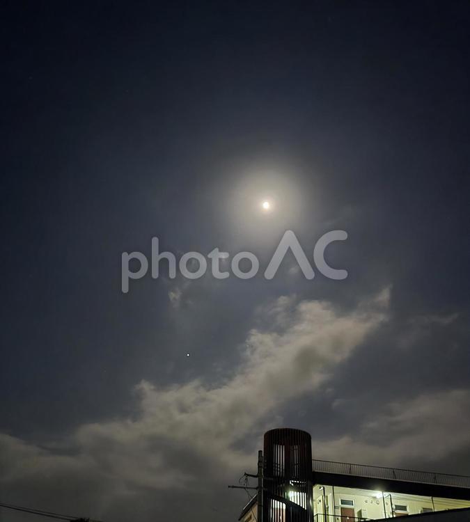 夜を照らす月の光 月,夜,闇の写真素材