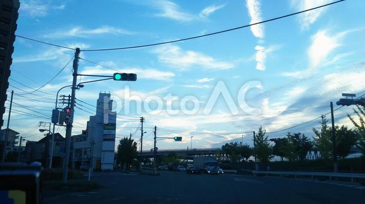 青空と信号機２ 空,青,雲の写真素材