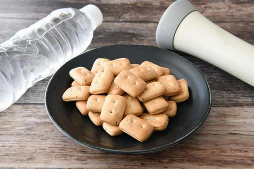 カンパン 水 非常食 カンパン 水 非常食 カンパン,乾パン,かんぱんの写真素材