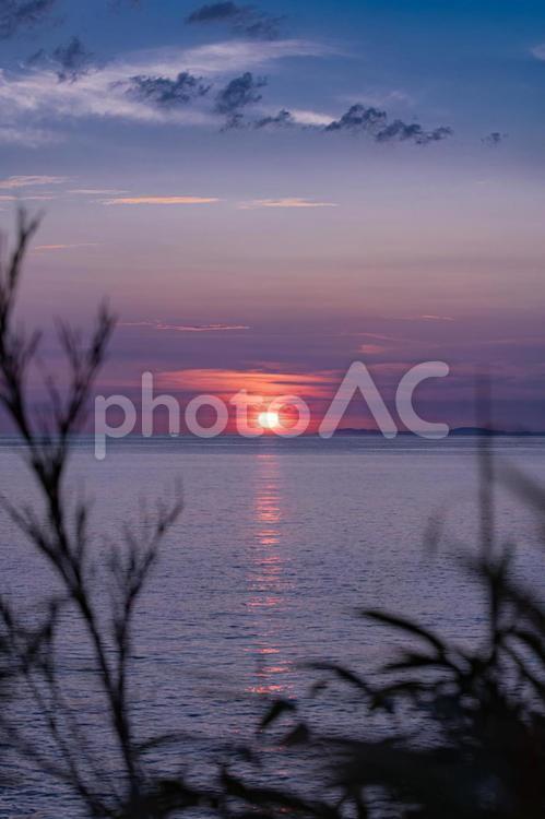 海岸から眺める夕暮れの景色 壁紙,待ち受け画像,ポストカードの写真素材
