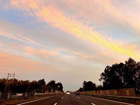 夕暮れ時の東北道 01 夕暮れ時の東北道 01 自動車専用道路,高速道路,ドライブの写真素材
