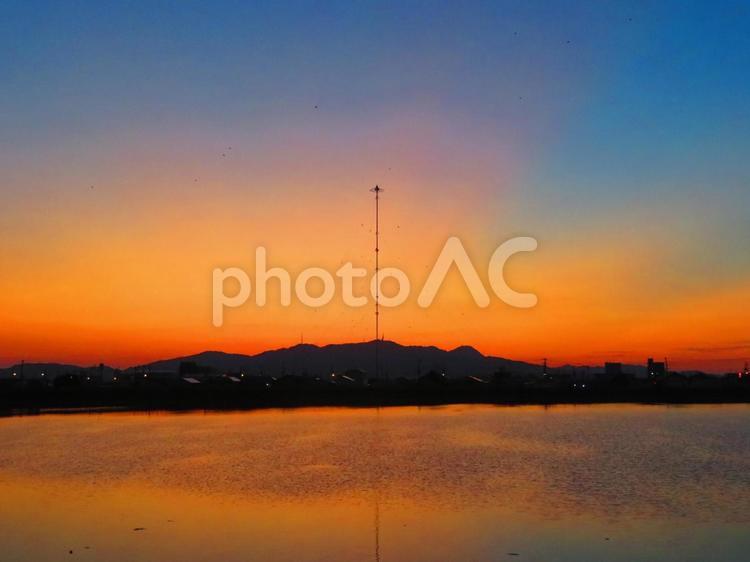 ９月下旬野田池からの朝焼け 背景,朝焼け,たそがれの写真素材
