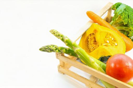 木箱に盛られた野菜 木箱に盛られた野菜 野菜,カボチャ,トマトの写真素材