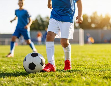 サッカー少年の練習風景 サッカー少年の練習風景の写真