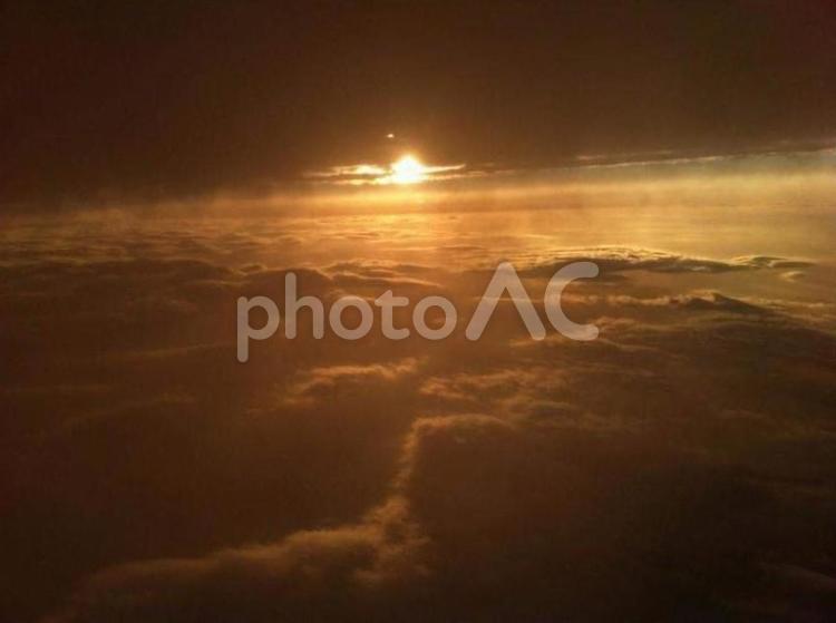 飛行機からの景色② 夕日,飛行機,空の写真素材