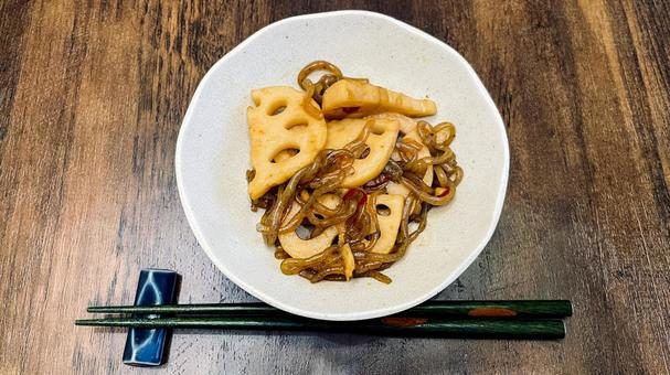 れんこんと糸こんにゃくのきんぴら れんこん,糸こんにゃく,きんぴらの写真素材