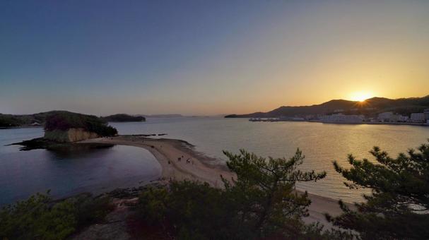 エンジェルロードのサンセット エンジェルロード,海辺,砂浜の写真素材