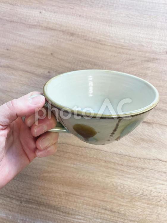 沖縄食器_やちむん_テーブルウェア 沖縄,やちむん,手の写真素材