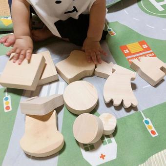 積み木で遊ぶこども 子供,手作り,遊びの写真素材