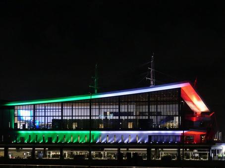 夜の東京国際クルーズターミナル② 東京国際クルーズターミナル,ライトアップ,イタリアンカラーの写真素材
