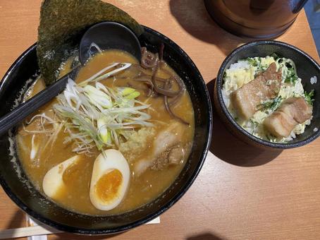 味噌ラーメンと角煮丼 味噌ラーメンと角煮丼 味噌ラーメン,ラーメン,めんの写真素材