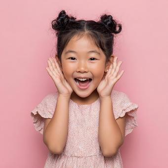 明るい笑顔が印象的な、日本の小学生 明るい笑顔が印象的な、日本の小学生の写真