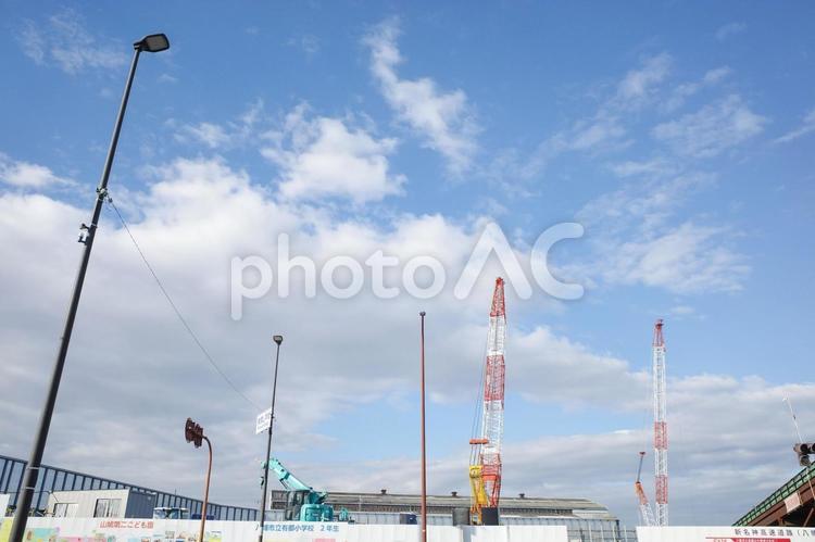 青空と建築現場 クレーン車,大規模,プロジェクトの写真素材