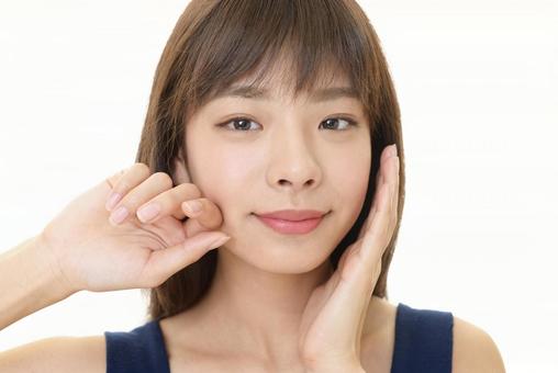 若い女性のスキンケアイメージ 若い女性のスキンケアイメージ 女性,スキンケア,ビューティーの写真素材