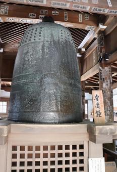 Photo, mitsuji, sonojoji, trailing bell of a well-earned reputation, 