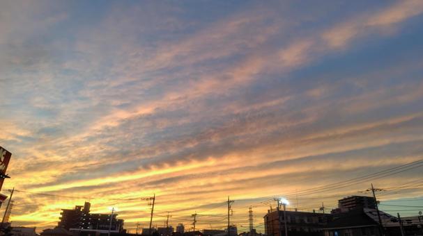楽しかった日の夕焼け空 空,夕焼け,シルエットの写真素材