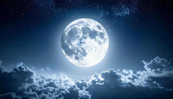 月光に照らされる雲と夜空 月光に照らされる雲と夜空の写真