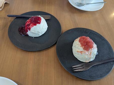 レアチーズケーキ 2人 カフェ レアチーズケーキ 2人 カフェ シンプル,美味しい,喫茶店の写真素材