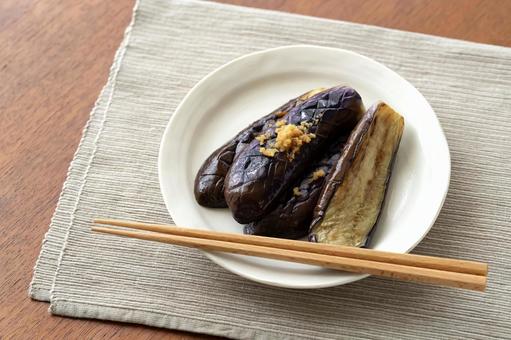 焼きナス+箸 斜め 焼きナス+箸 斜め ナス,焼きナス,おかずの写真素材
